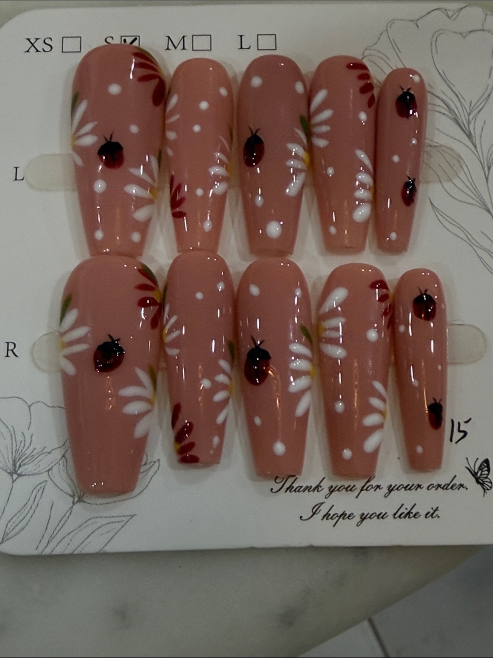 Neutral Pink Hand painted Daisy & Ladybug Press-On Nails - Floral Accent Set